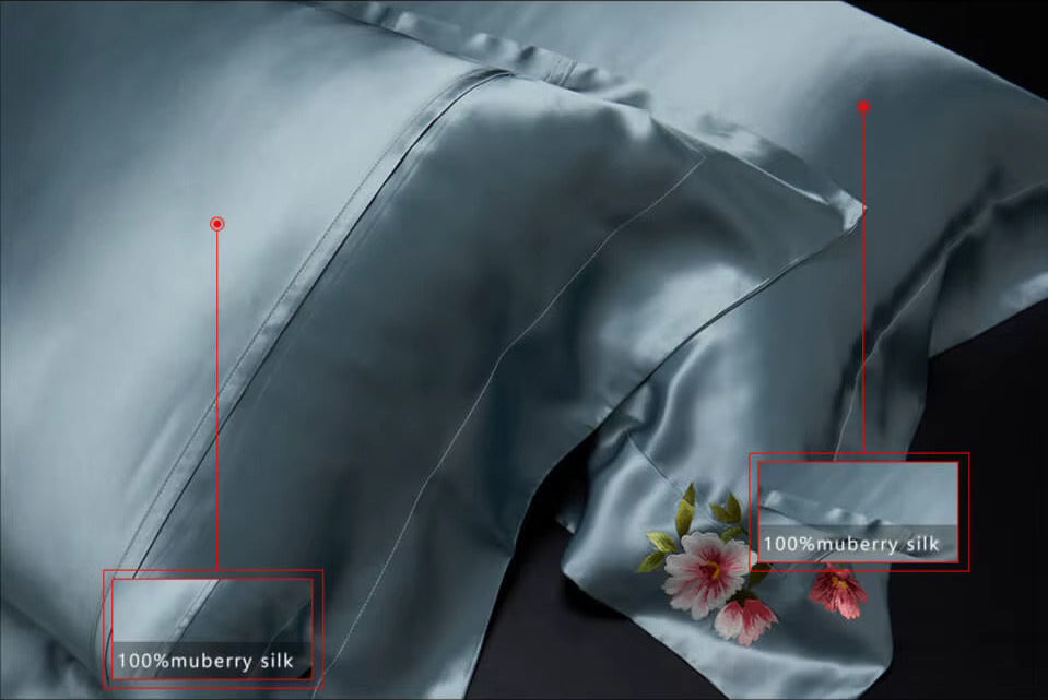 Taie d’oreiller luxe en soie 25 mommes – Broderie à la main Suzhou 🌺 Hibiscus d’Or – L’évasion tropicale